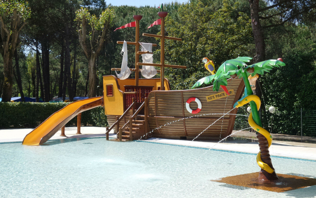 Swimming pool street 13