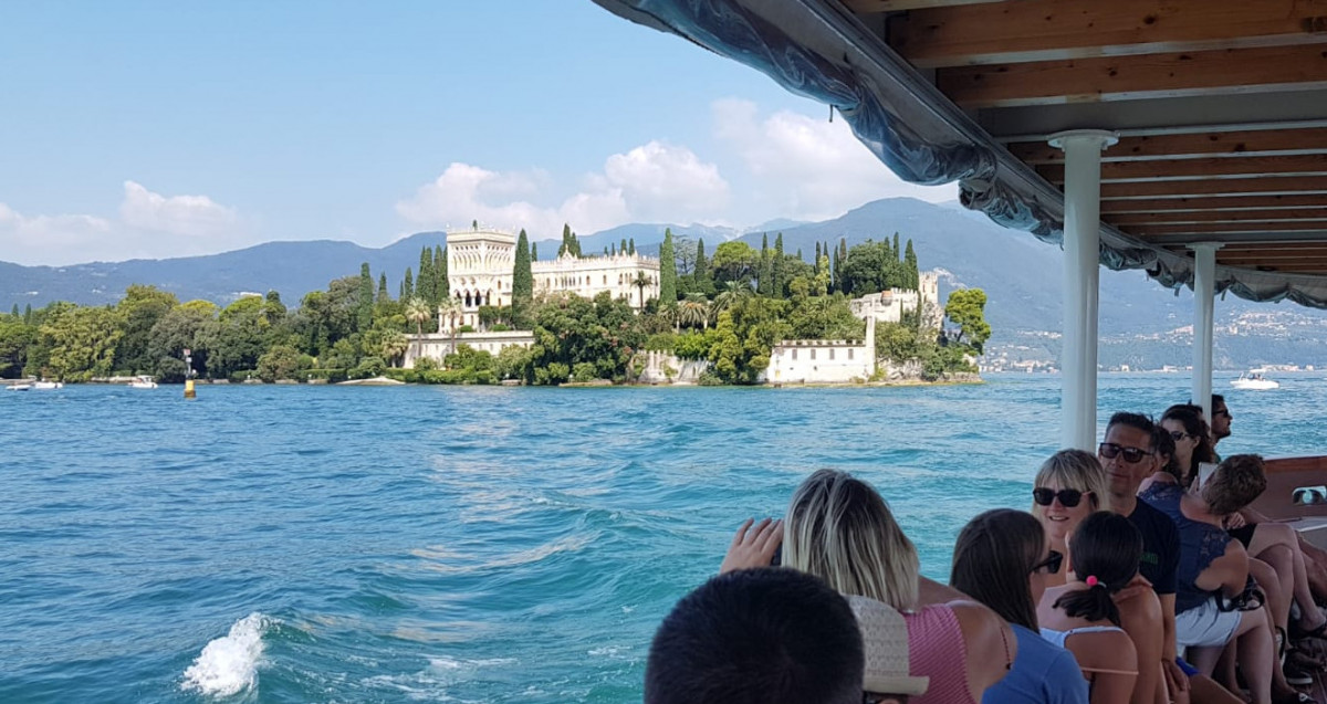 approaching Isola del Garda