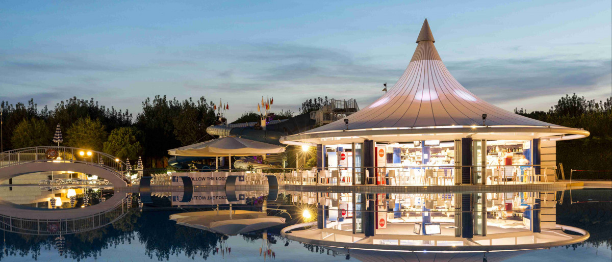 Pool Bar