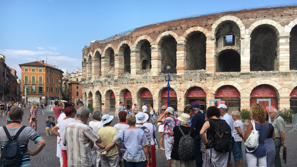 Tour a piedi di Verona prima dello spettacolo dell'opera