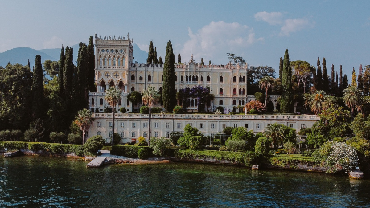 Elegant historic villa on the shores of Lake Garda, seen during an exclusive boat tour by Bertoldi Boats.