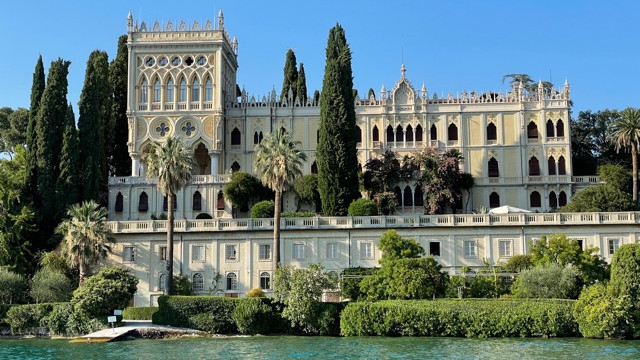 Detailed view of the Isola del Garda neo-Gothic palace, featured in exclusive boat tour by Bertoldi Boats.
