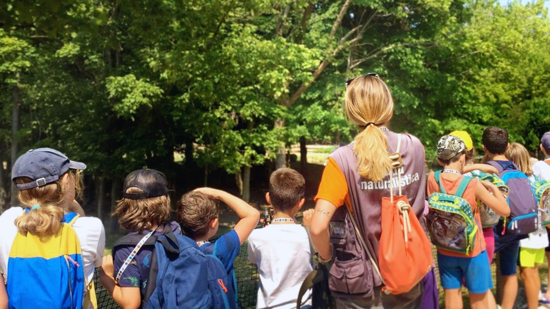 A naturalist guide leads a group of children during a guided tour at Parco Natura Viva in Bussolengo.
