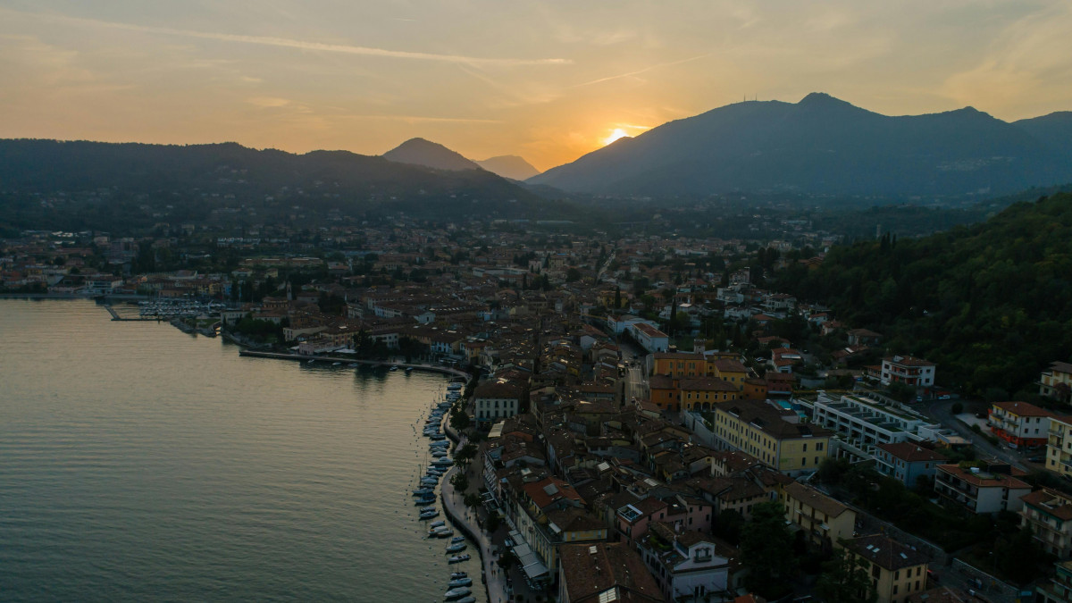 pexels-mikhail-nilov-8430517